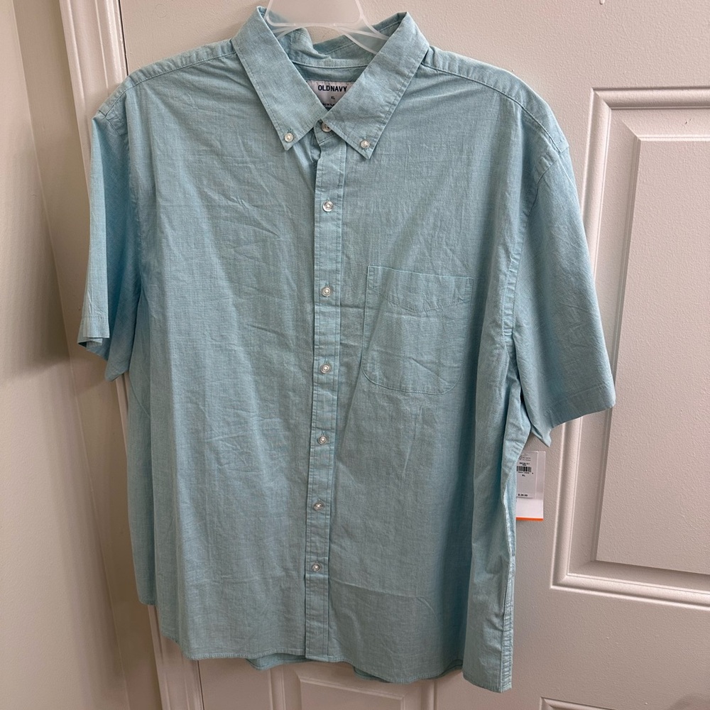 Men’s XL
Old Navy
1/4 sleeve button up 
Light blue
NWT